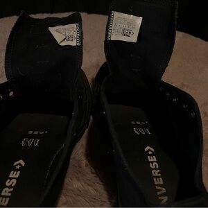 4 / 40$ Converse All Black
